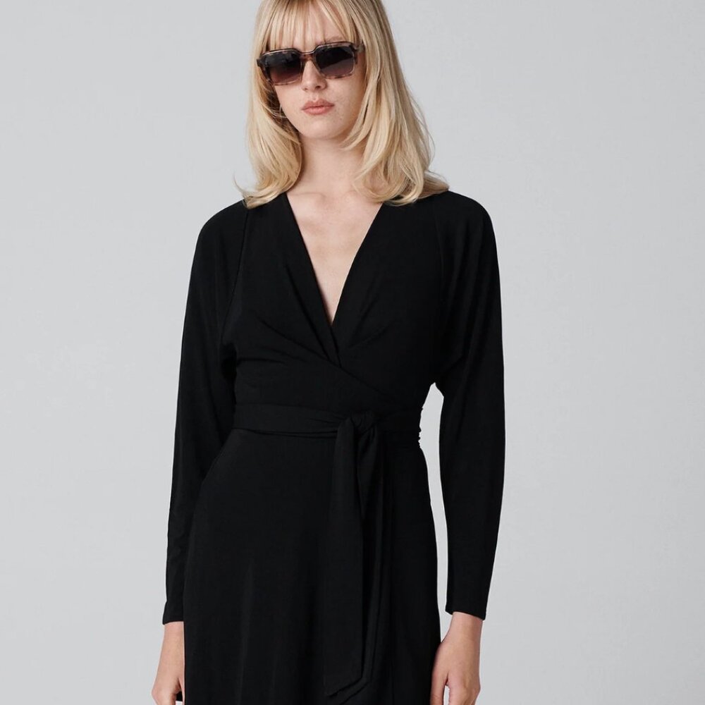 NWOT DVF SIZE 4 Elegant Black Wrap Mini Dress